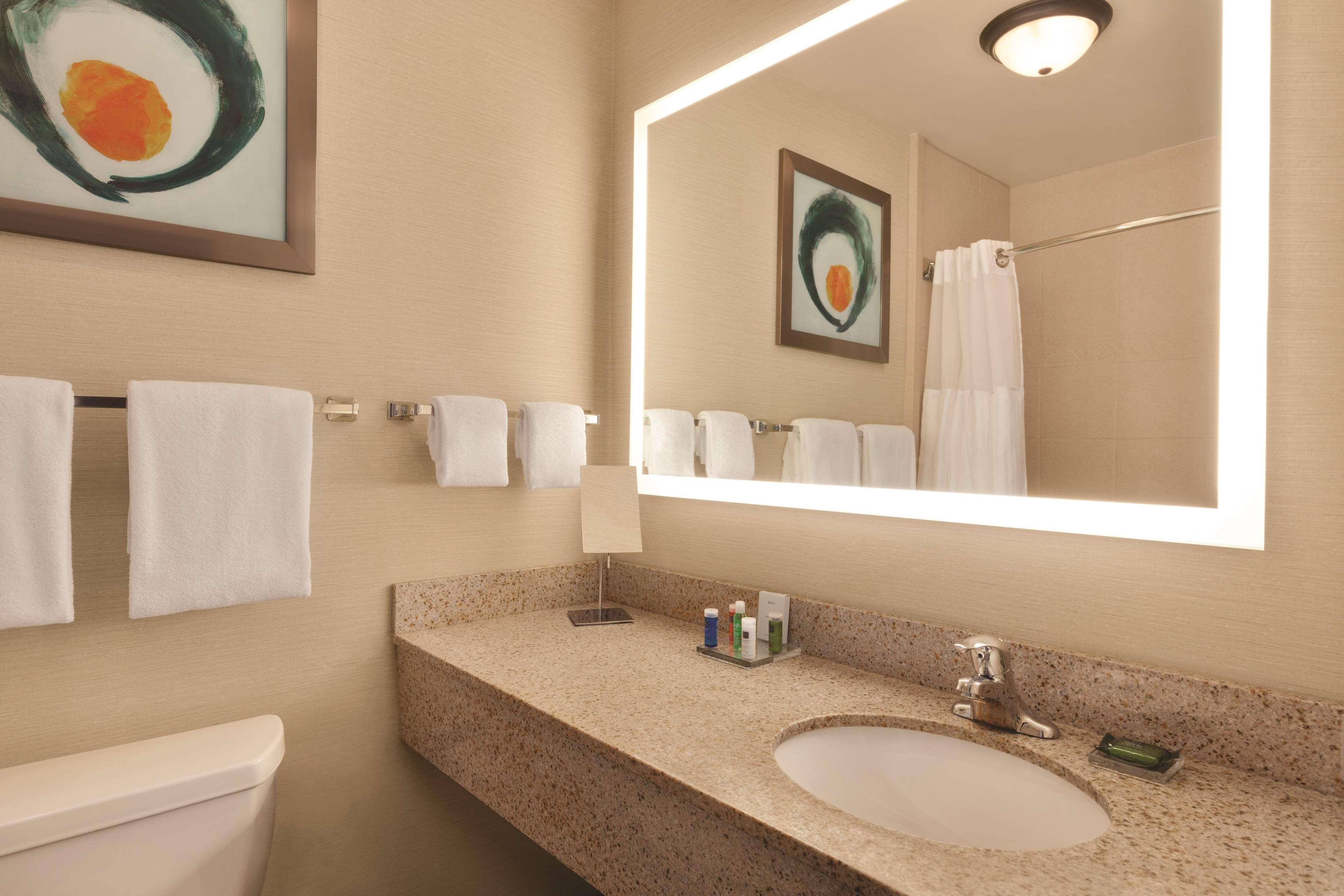 Radisson Hotel Lenexa Overland Park Εξωτερικό φωτογραφία